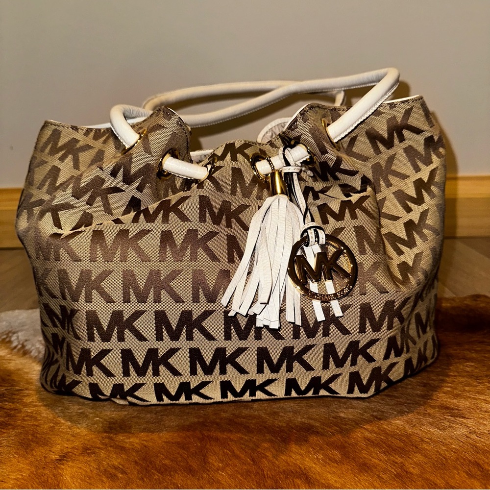 Michael Kors ring tote